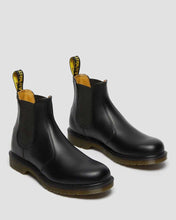 Load image into Gallery viewer, 2976 SMOOTH LEATHER CHELSEA BOOTS
