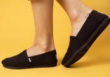 Load image into Gallery viewer, TOMS CLASSIC BLACK ON BLACK CANVAS
