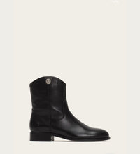 Load image into Gallery viewer, FRYE MELISSA BUTTON SHORT 2 BLACK
