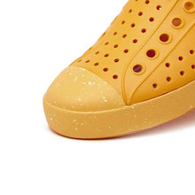 Load image into Gallery viewer, Native Jefferson Bloom Adult Dart Yellow/Benny Yellow/ Shell Speckles
